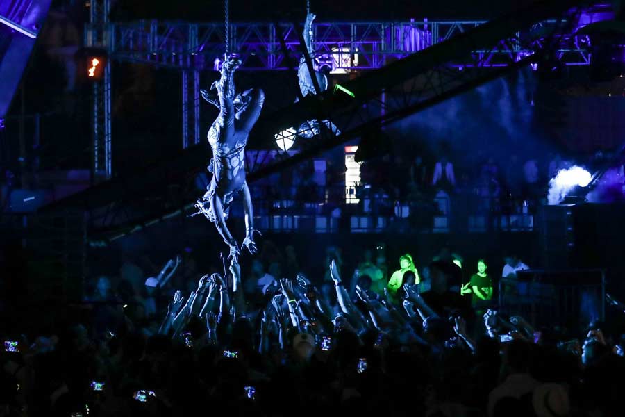 Landing - Arcadia Spectacular - South Korea - Harness - Freya Watson